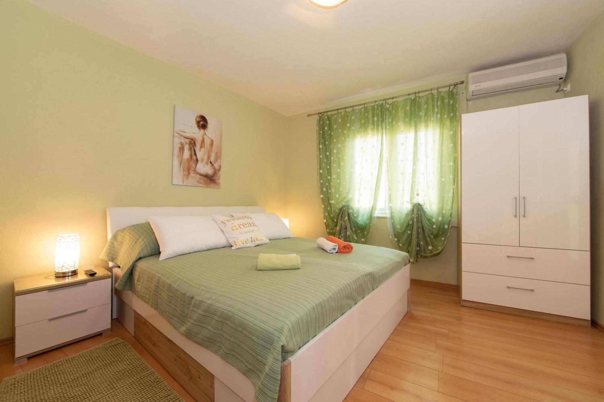Apartmani Darinka Baška Voda Exterior foto